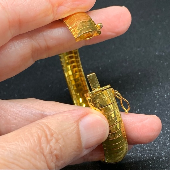 18KT Yellow Gold Over Sterling Silver Patterned Omega Bangle Bracelet 7.25” - Picture 8 of 17